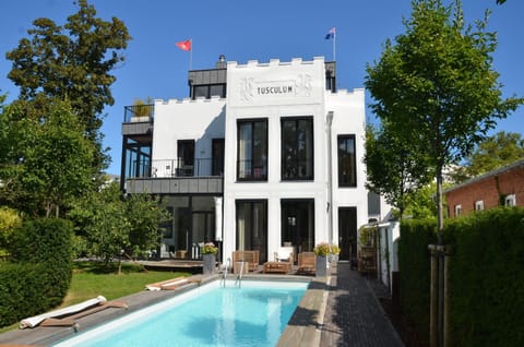 Facade/entrance, Swimming pool
