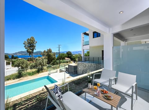 Balcony/Terrace, Swimming pool