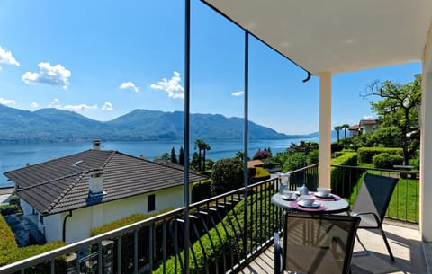 Property building, Balcony/Terrace, Lake view