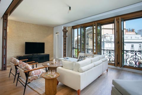 TV and multimedia, View (from property/room), Balcony/Terrace, Living room, Seating area