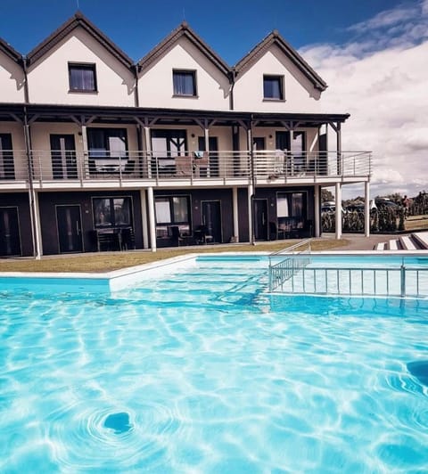 Property building, Day, Swimming pool