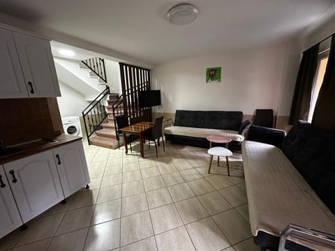 TV and multimedia, Kitchen or kitchenette, Living room, Seating area, minibar