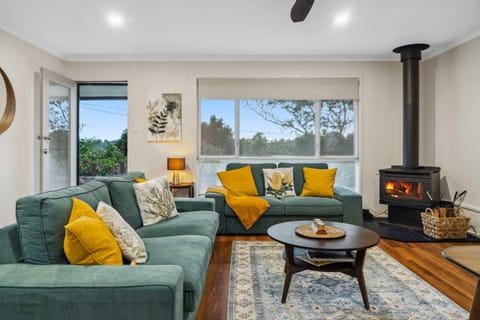 Living room, Seating area, fireplace