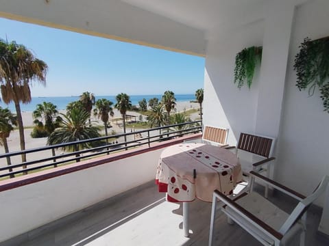 View (from property/room), Balcony/Terrace, Seating area, Sea view