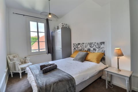 Le Justice - Appartement Calme Lumineux cœur du Bouchon WiFi Apartment in Troyes