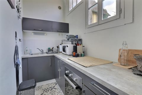 Le Justice - Appartement Calme Lumineux cœur du Bouchon WiFi Apartment in Troyes