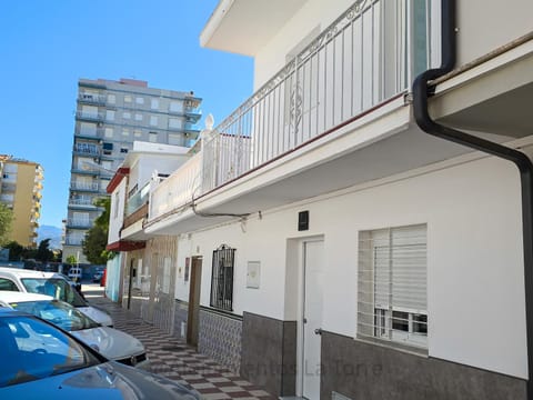Property building, Day, Neighbourhood, Street view, Location