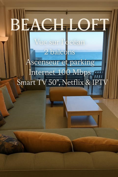 Communal lounge/ TV room, Living room, Sea view