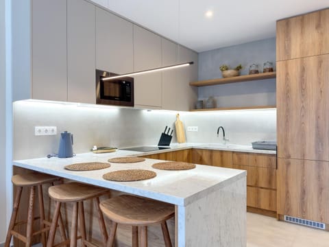 Kitchen or kitchenette, Dining area, stove