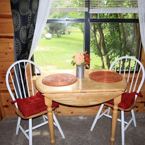 Cozy Cabin Retreat Close to Rivers and Lakes in Eureka Springs, Arkansas Cabin in Carroll County