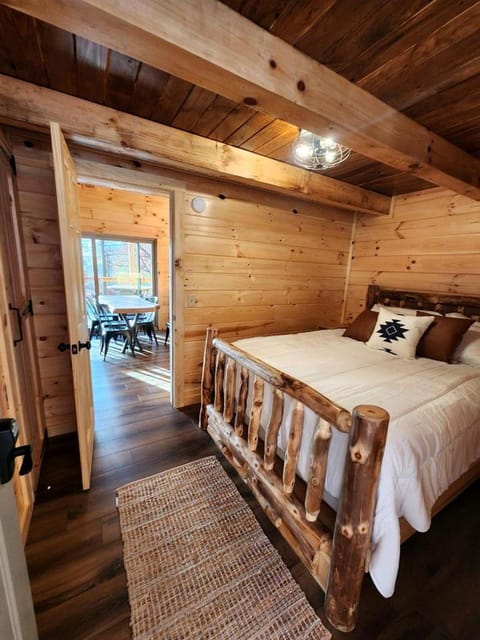 Modern Spacious Cabin near Tappan Lake with Jacuzzi and Panoramic Views in Ohio Cabin in Ohio