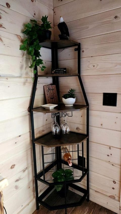 Secluded Wooden Cabin with Fire Pit, Barbecue and Hot-tub in Campbellsville, Kentucky Cabin in Kentucky