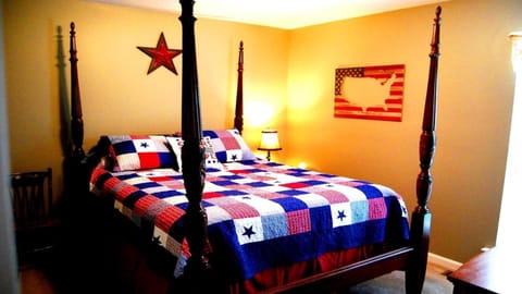 Beautiful Luxury Cabin Rental with Amazing Views next to the Tuckasegee River, NC Cabin in Bryson City