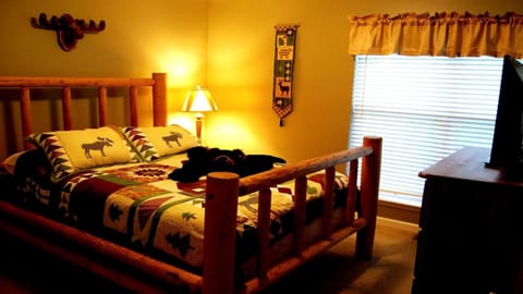 Beautiful Luxury Cabin Rental with Amazing Views next to the Tuckasegee River, NC Cabin in Bryson City