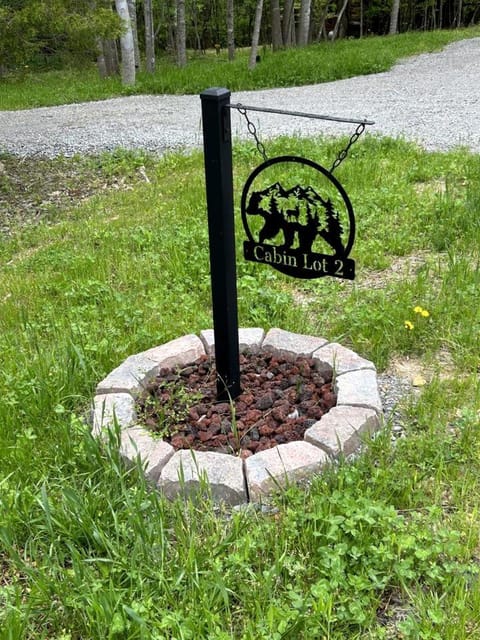 Incredible Cabin with Fireplace and Hot-tub in Campbellsville, Kentucky Cabin in Kentucky