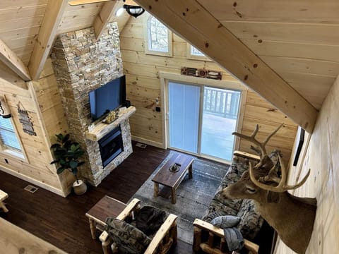 Charming Cabin with Hot-tub and Stunning Views in Campbellsville, Kentucky Cabin in Kentucky