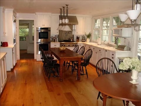 Secluded Cottage Rental with a Heated Pool in Red Hook for Family Getaways in New York State House in Gallatin