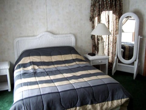 Spacious Vacation Cottage Rental near Waterfront in Beautiful Put-in-Bay, Ohio House in South Bass Island