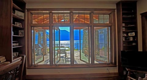 Lakeside Vacation Rental with Stunning Views and Spacious Interior on Flathead Lake, Montana House in Finley Point