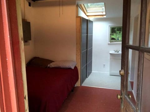 Cozy Getaway Cabin for Two near Esopus River in Shandaken, New York Cabin in Shandaken