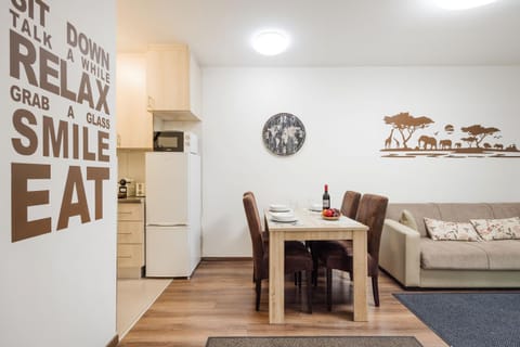 Kitchen or kitchenette, Living room, Seating area, Dining area