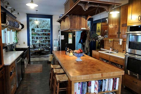 Charmingly Historic Cottage Rental Perfect for Large Groups in Aurora, New York House in Aurora