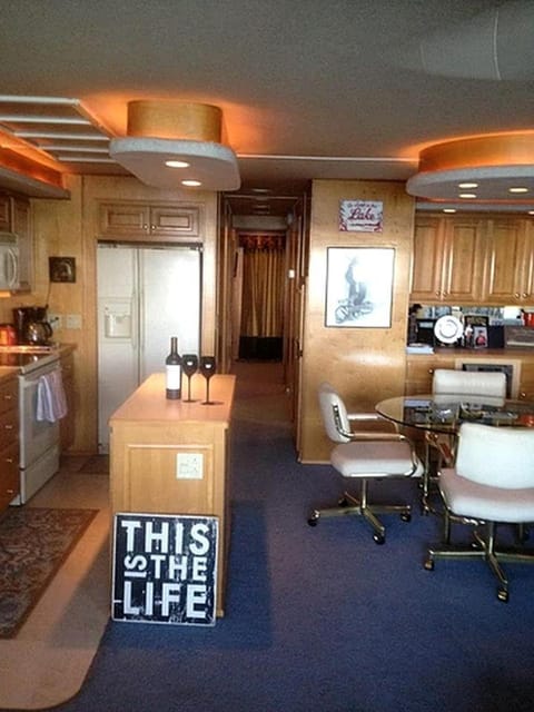 Luxury Houseboat for Cruise-Style Getaway on Lake Travis near Austin, Texas House in Volente