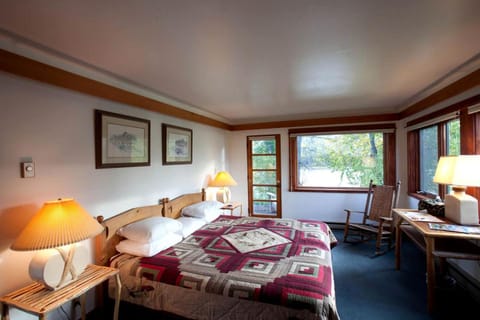 Fishing Getaway at a Riverside Resort near Beaverhead-Deerlodge National Forest, Montana House in Divide