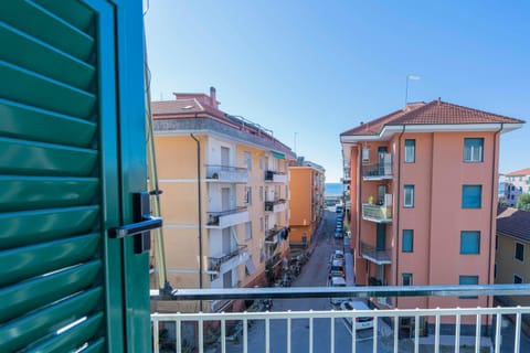 Neighbourhood, City view, Sea view, Street view