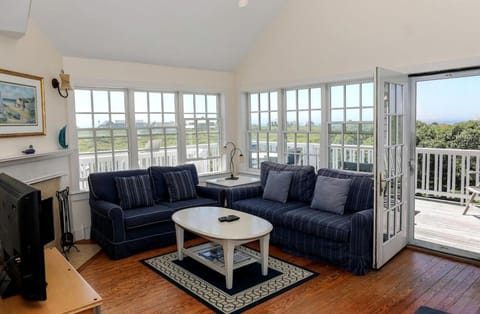 Grand Vacation Rental with 180-Degree Ocean Views on Nantucket, Massachusetts House in Tom Nevers
