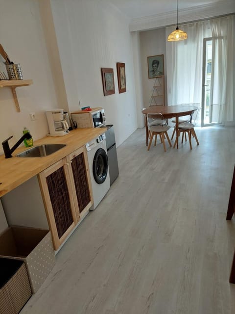 oven, pet friendly, stove, washing machine