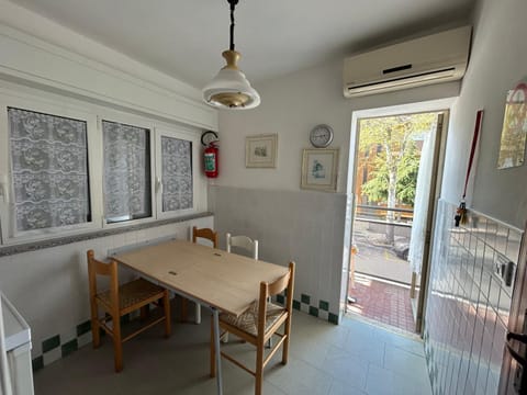 Living room, Dining area, air conditioner