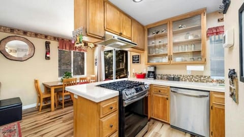 Charming Cabin for Winter and Water Sports Fans Near Big Bear Lake, California Cabin in Arrowbear Lake