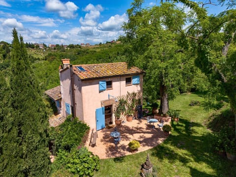 Appartamento con patio privato e giardino tra Pisa e Firenze Apartment in Tuscany