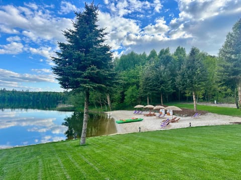 Natural landscape, Garden, Garden view, Lake view, sunbed