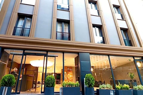 Property building, Facade/entrance, Day