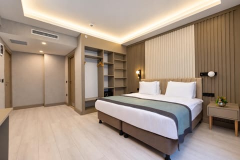 Bed, Photo of the whole room, furniture, air conditioner