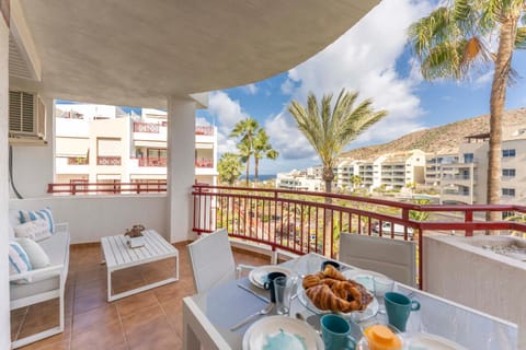 Balcony/Terrace, Dining area, Beach