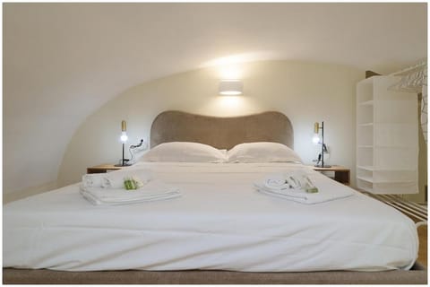 Bed, Photo of the whole room, Bedroom, towels, wardrobe, air conditioner, air conditioner