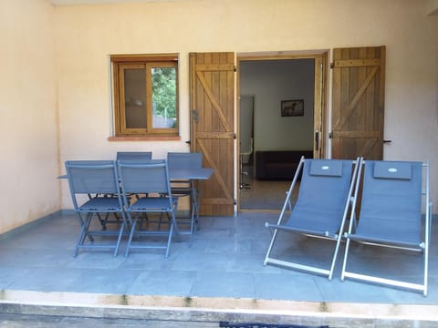 Patio, Dining area, sunbed