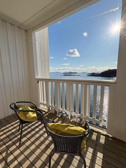 Natural landscape, View (from property/room), Balcony/Terrace, Seating area, Mountain view, Sea view