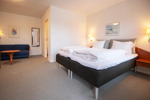 Bed, Photo of the whole room, Seating area, Bedroom