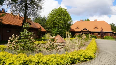 Property building, Garden, Garden, Parking