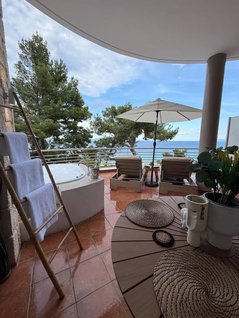 Day, Natural landscape, View (from property/room), Balcony/Terrace, Balcony/Terrace, Seating area, Sea view, sunbed