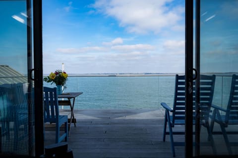 View (from property/room), Balcony/Terrace, Seating area, Sea view