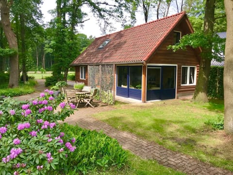 Property building, Day, Natural landscape, Garden, Garden view