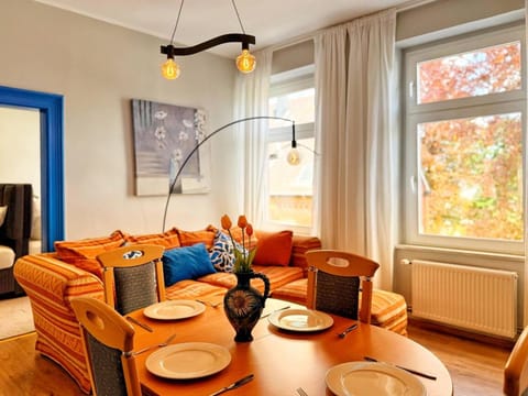 View (from property/room), View (from property/room), Living room, Seating area, Dining area, heating, heating