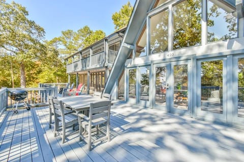 Property building, Balcony/Terrace, Dining area