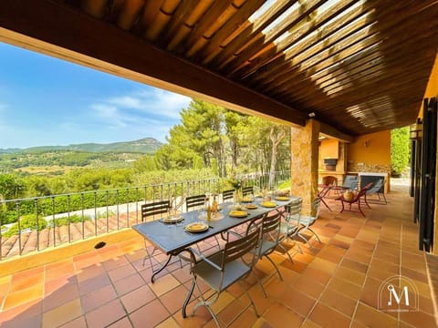 Belle demeure dans les hauteurs d'Ollioules House in French Riviera