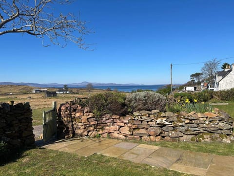 Marsco Apartment - Garden & Patio - Sea Views Apartment in Scotland